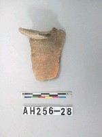 藏品(紅色夾砂陶口緣殘件)的圖片